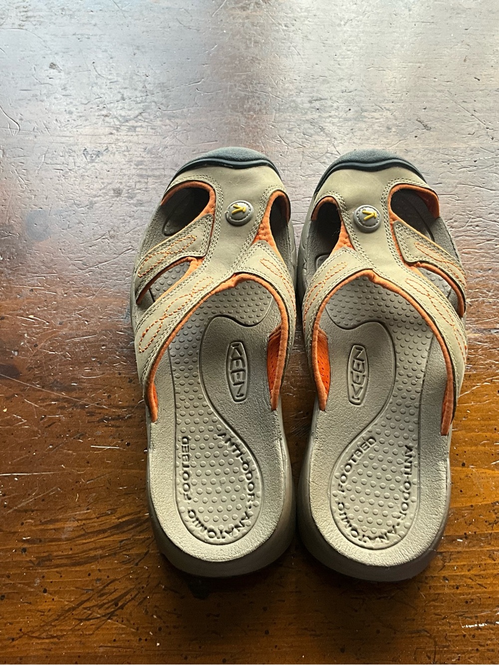 Keen size 8.5 ladies shoes - Picture 3 of 6